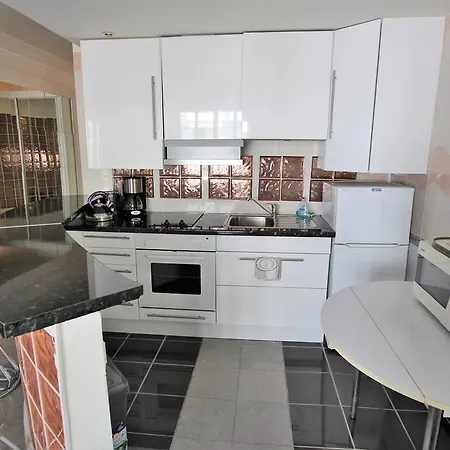 Apartment Martinez Area / Miramar Residence *