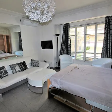 Apartment Martinez Area / Miramar Residence *